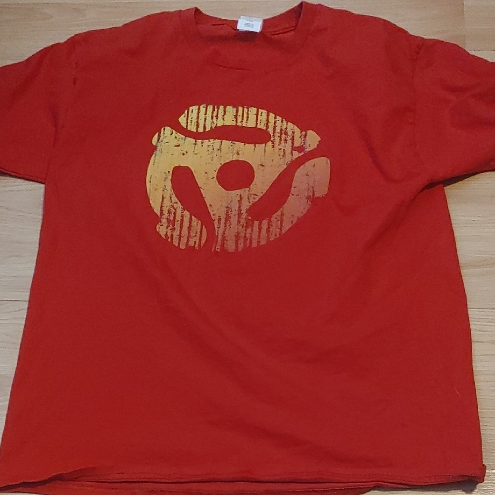 Hanes Red T-Shirt with Gold Graphic  Sz Lg